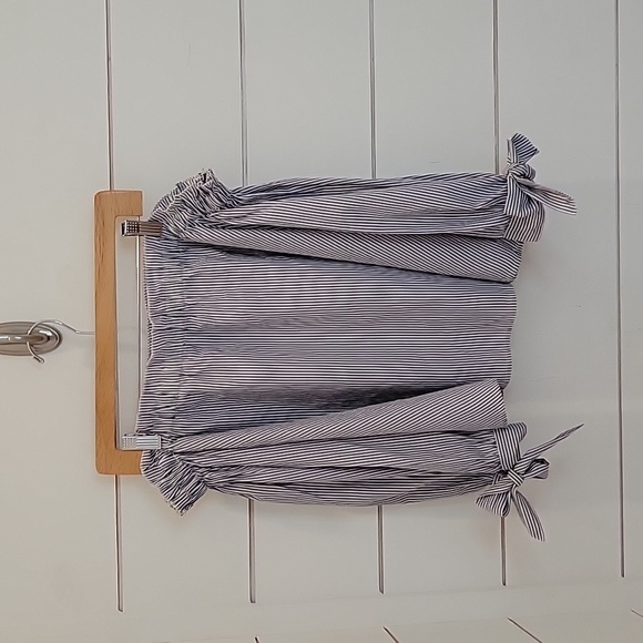 American Eagle Outfitters large off shoulder top - Picture 2 of 7